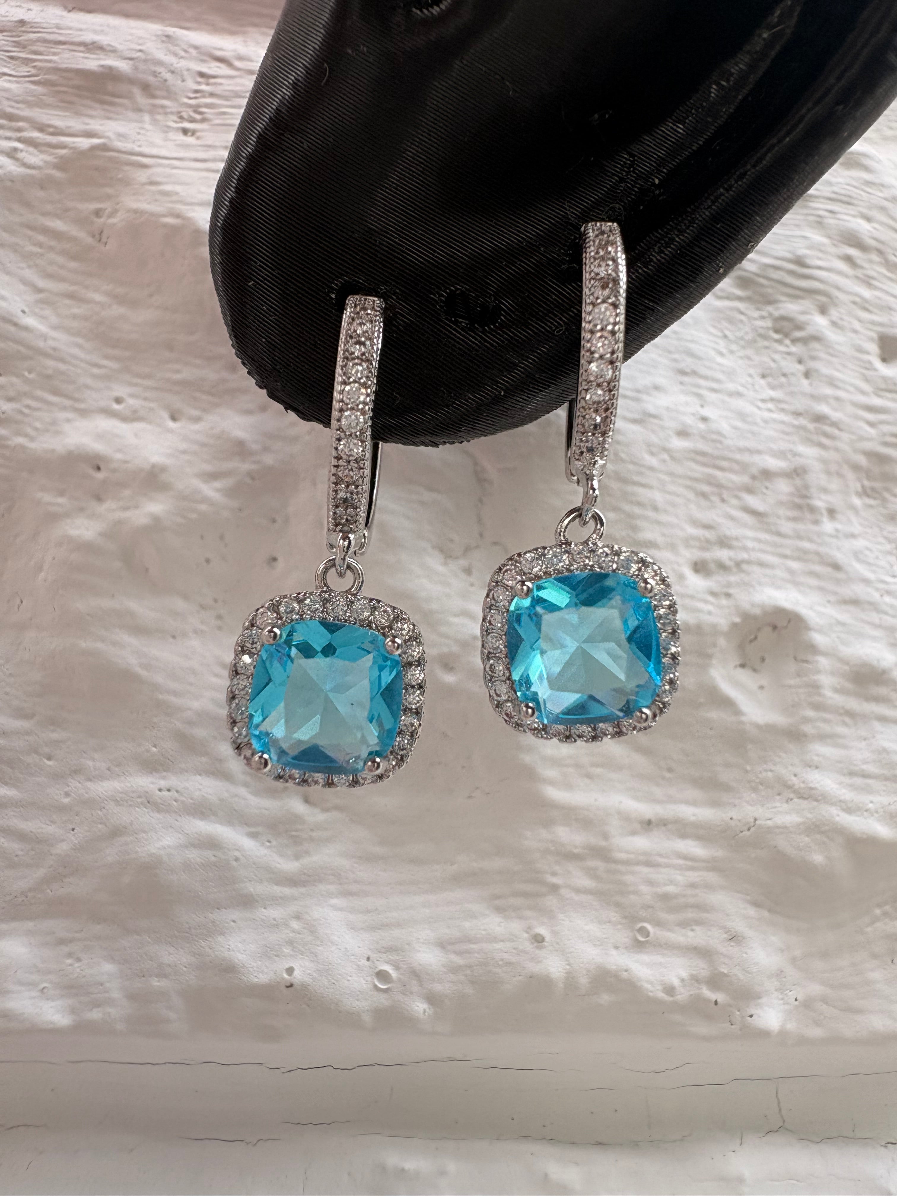 Ohrringe mit blauen Zirkonia Stein